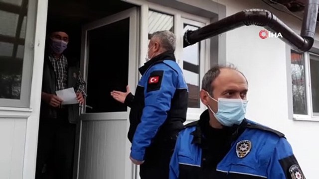 Polis kapı kapı gezerek ‘misafir kabul etmeyin’ uyarısı yaptı