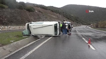 Kontrolden çıkan ticari araç devrildi. 1'i çocuk, 3 yaralı