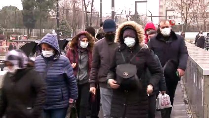 Metrobüs ve tramvayda sosyal mesafesiz yoğunluk dikkat çekti