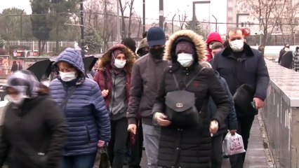 (İSTANBUL) Kırmızıya Dönen İstanbul'da Dikkat Çeken Metrobüs Yoğunluğu