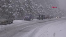 KÜTAHYA Domaniç'te kar yağışı ulaşımı olumsuz etkiledi