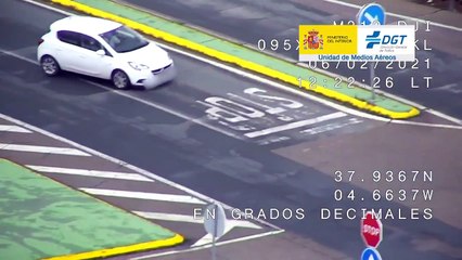VÍDEO: Ni uno, ni dos, ni tres...  estos conductores no respetan el STOP y les caza Pegasus