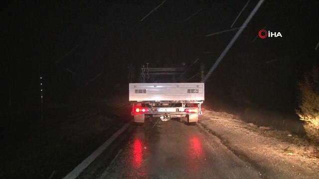 Denizli-Antalya karayolunda etkili olan kar ve sis ulaşımı olumsuz etkiledi