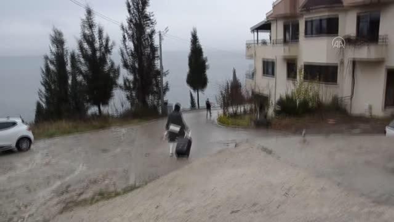 Son dakika... İstinat duvarının çökmesi sonucu 6 ev tahliye edildi  afad,kaymakamlık,Kocaeli,toprak kayması,