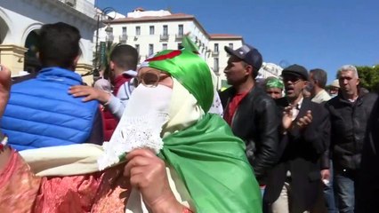 تظاهرة للطلاب في العاصمة الجزائرية رفضا للانتخابات