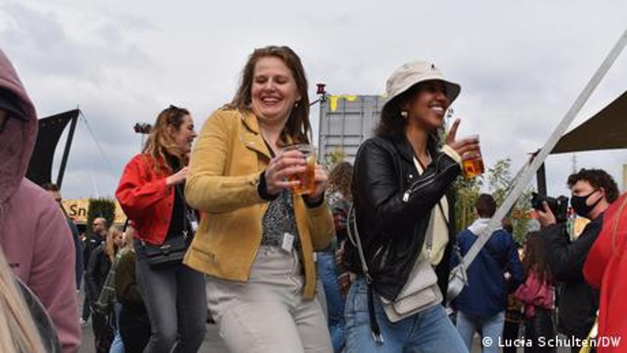Niederlande: Feiern für die Corona-Forschung