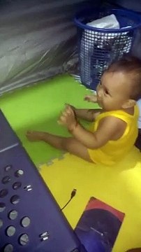 Masaya ang batang makulit