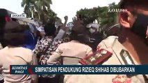Polisi Bubarkan Kerumunan Simpatisan Rizieq Shihab di Depan Gedung PN Jaktim