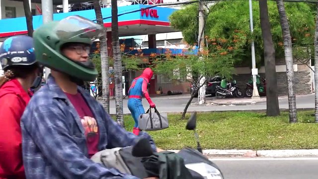 SPIDER-MAN vs BLACK SPIDER-MAN Big Room For Spider-Man | Spider-Man Goes Looking for a Place to Sleep