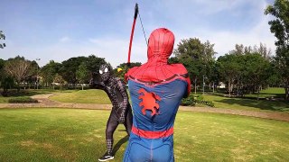 22. SPIDER-MAN vs VENOM in real life Archery Battle (funny) Người Nhện và Venom bắn cung