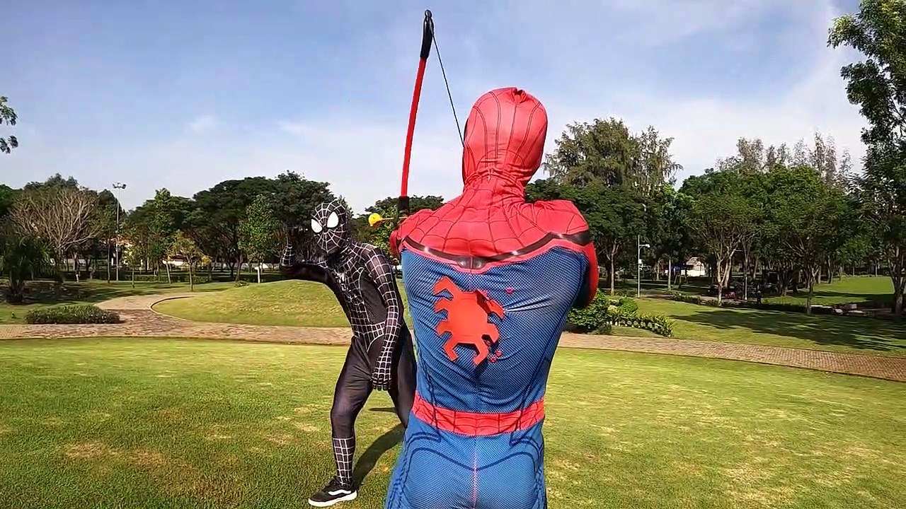 SPIDER-MAN vs VENOM in Real Life Archery Battle (Funny) - Spider-Man and Venom Shoot Bows