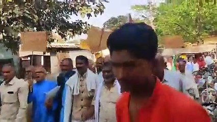 8 सूत्री मांगों को लेकर किसानों ने शहीद स्मारक पर किया प्रदर्शन