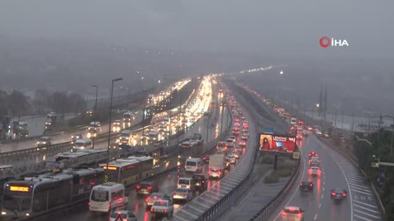 Sabah saatlerinde kent genelinde kar yağışı etkili oldu