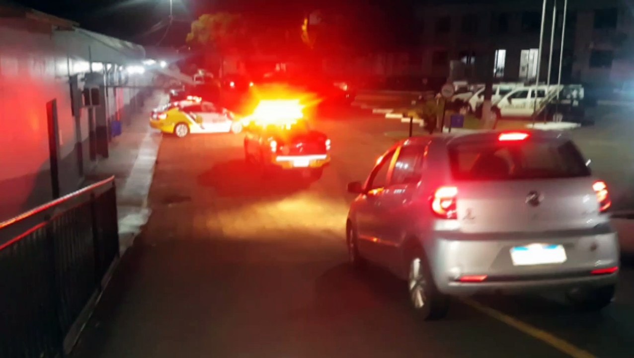 Caminhão Scania que havia sido roubado foi localizado abandonado às margens da PR-486; Motorista havia sido sequestrado