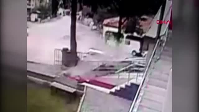 ISPARTA Kaza yapmamak için manevra yapınca otomobiliyle cami duvarına çarptı