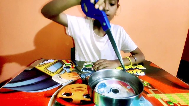how to cut CD&dvd!! how to cut easily CD at home!!CD ko aasani se kaise cut kiya jaye