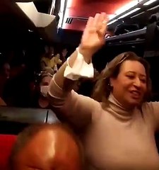 AK Parti'nin kongre otobüsünde skandal görüntüler