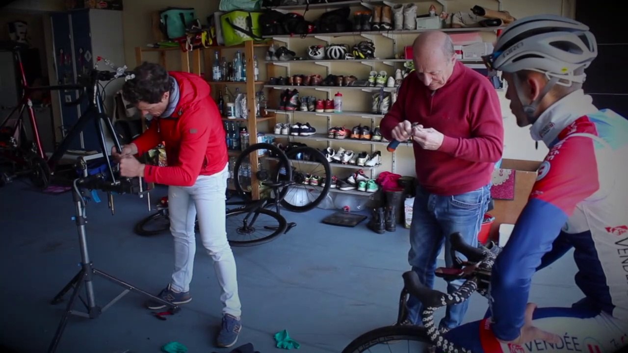 Le Mag Cyclism'Actu - Thomas Bonnet rend visite à Sylvain Chavanel après sa 1ère victoire en Élites : "Suivre les traces de Sylvain Chavanel"