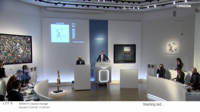 Картина Бэнкси с изображением медсестры-супергероини ушла с молотка