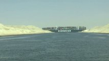 En Égypte, un porte-conteneurs de 400 mètres de long s'échoue et bloque le canal de Suez