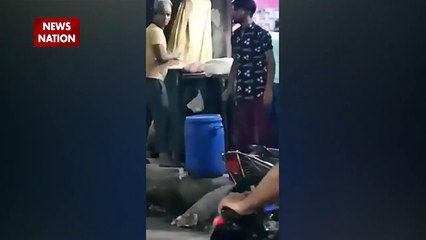 दिल्ली में ढाबों पर खाने से पहले हो जाएं सावधान, देखें कैसे थूक कर खिलाया जा रहा है खाना