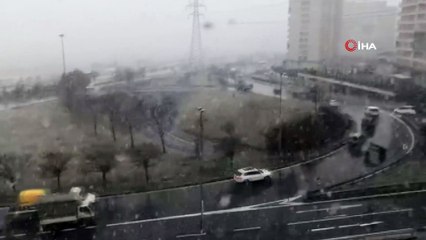 İstanbul'da lapa lapa kar yağışı