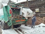 Kepsut'ta kırsal mahallelere kar yağışı devam ediyor