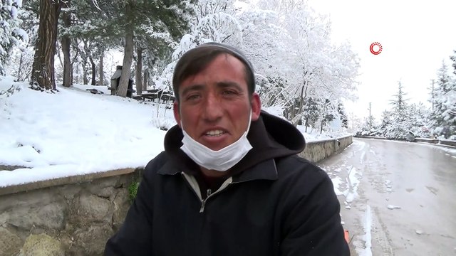 Kar ve soğuk havaya rağmen bisiklet tutkusundan vazgeçmedi