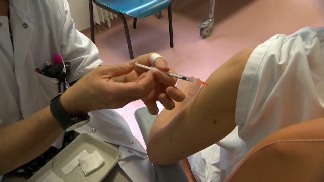 Bloqueadas en Italia 29 millones de dosis de vacuna AstraZeneca, según diario