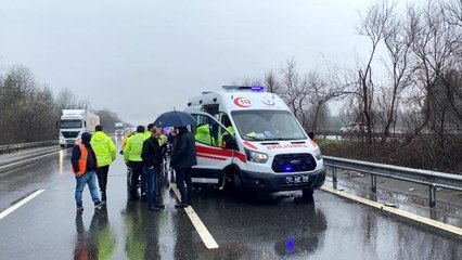 TEM'de hasta sevki yapan ambulansla otomobil çarpıştı