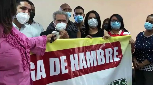 Waldo Ariel Suero, apostado en Salud Pública junto a médicos; declaran huelga de hambre