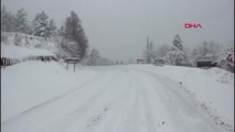 KASTAMONU-İnebolu'da kar yağışı; 34 köy yolu ulaşıma kapandı