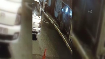 Son dakika haberi... Girdiği evin balkonundan battaniye sarkıtarak kaçan hırsızlık zanlısını kamera kayıtları ele verdi