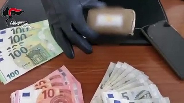 Torino - Intervenuti per maltrattamenti in famiglia carabinieri scoprono pusher (23.03.21)