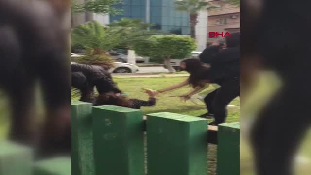 Hatay'da kızların tekme tokat kavgası kamerada