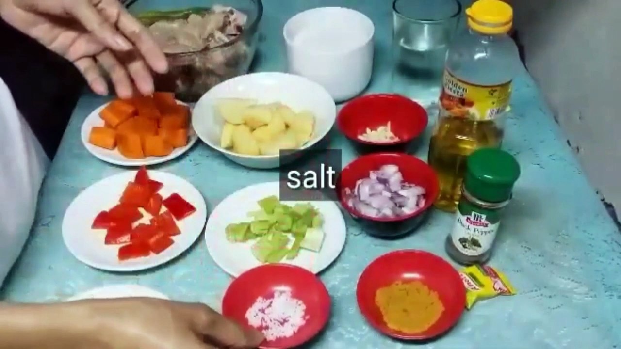 CHICKEN CURRY
