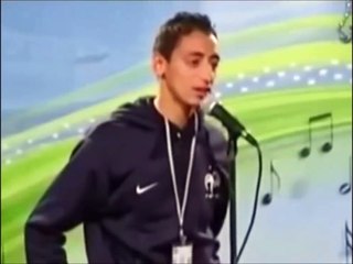 LAUGHING IN A TV SHOW! funny