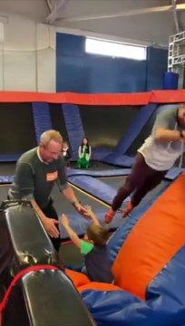 Envoyer voler son fils en sautant sur un trampoline... risqué
