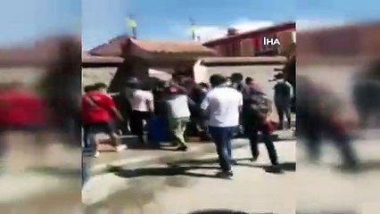 Bolivya'da askeri eğitim uçağı evin üzerine düştü: 1 ölü