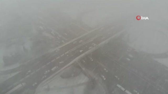 Yoğun kar yağışıyla beraber İstanbul beyaza büründü