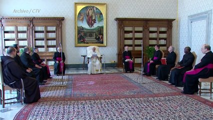 El papa recorta los salarios de los cardenales y miembros de la curia romana
