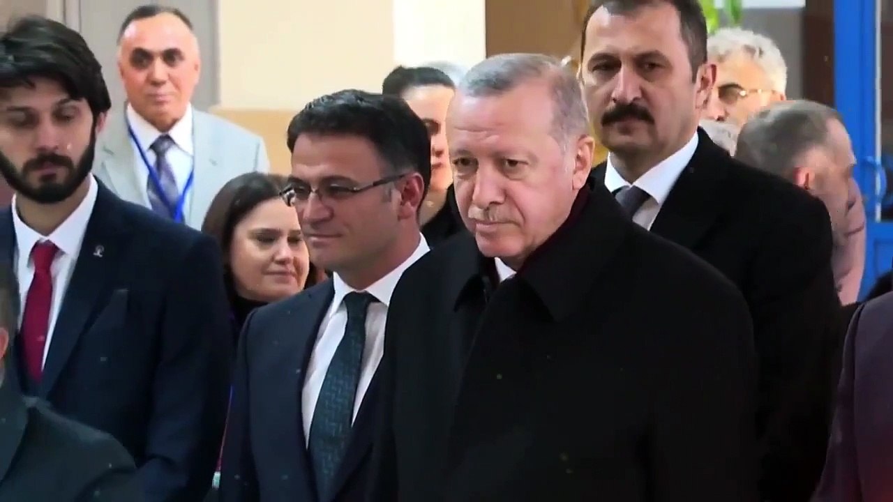 Saadet'ten 2023 videosu: Orada bir hedef var uzakta, gitmesek de görmesek de...