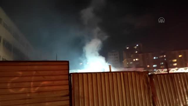 Son Dakika | Maltepe'de konteynerde çıkan yangın itfaiye ekiplerince söndürüldü