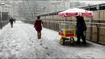 Kar yağışı nedeniyle İstanbul'da trafik  durma noktasına geldi