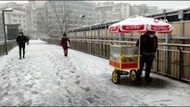 Kar yağışı nedeniyle İstanbul'da trafik durma noktasına geldi