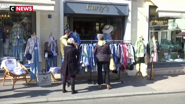 Confinement : face aux mesures, les commerçants installent leurs étals sur les trottoirs.