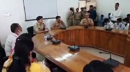 Descargar video: मिशन शक्ति अभियान -2 के अन्तर्गत छात्राओं ने पुलिस ऑफिस का किया भ्रमण