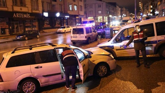 Hırsızlık şüphelisi polislere ateş açtı: 1’i polis 2 yaralı