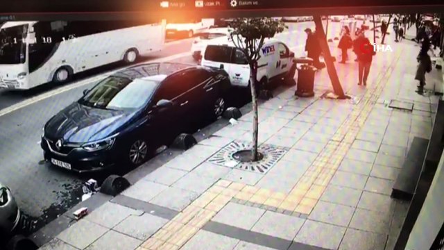 Esenlerde korkunç kaza.. Otomobilin çarptığı kadın metrelerce savruldu