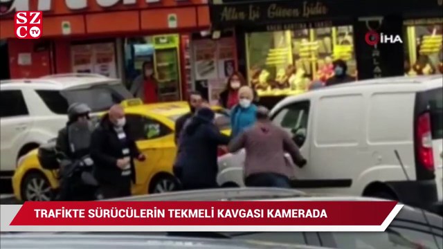 Trafikte sürücüler arasındaki tekmeli kavga kamerada